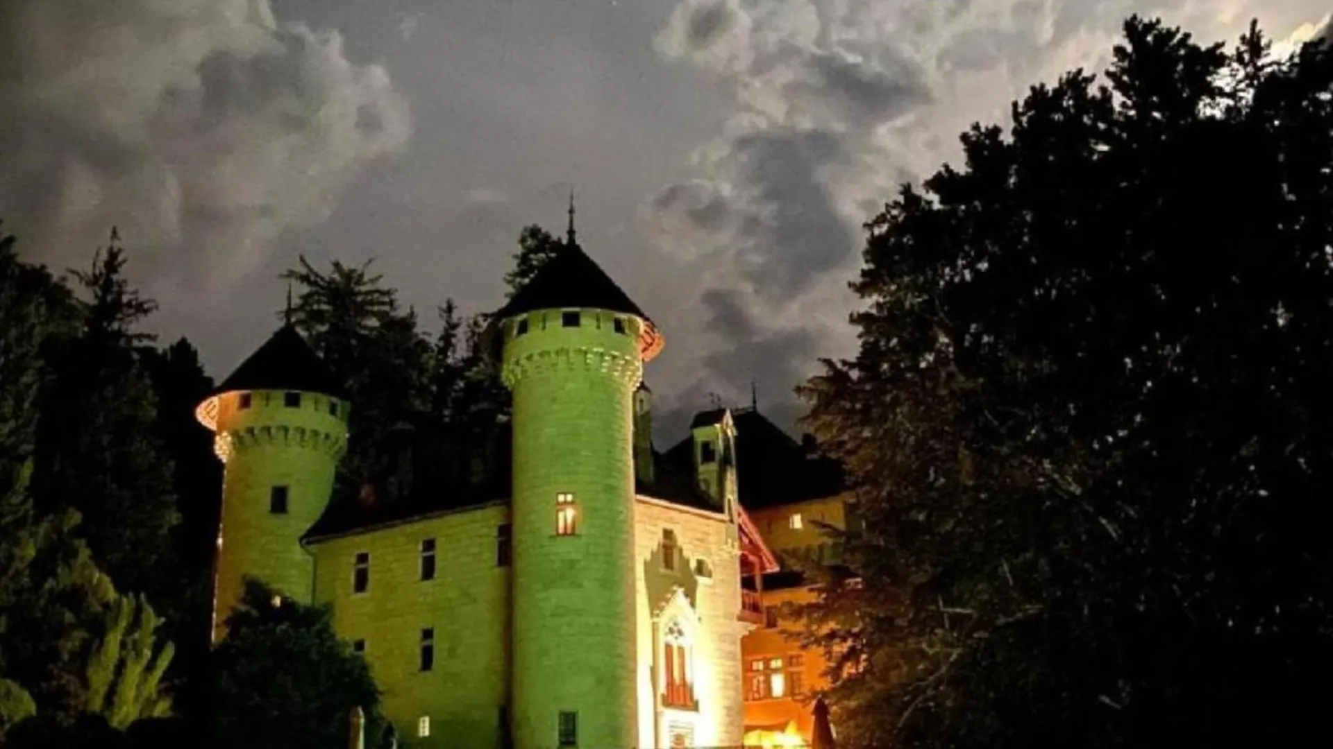 Holiday home Cosy Castle With Swimming Pool Villa Serrieres-en-Chautagne