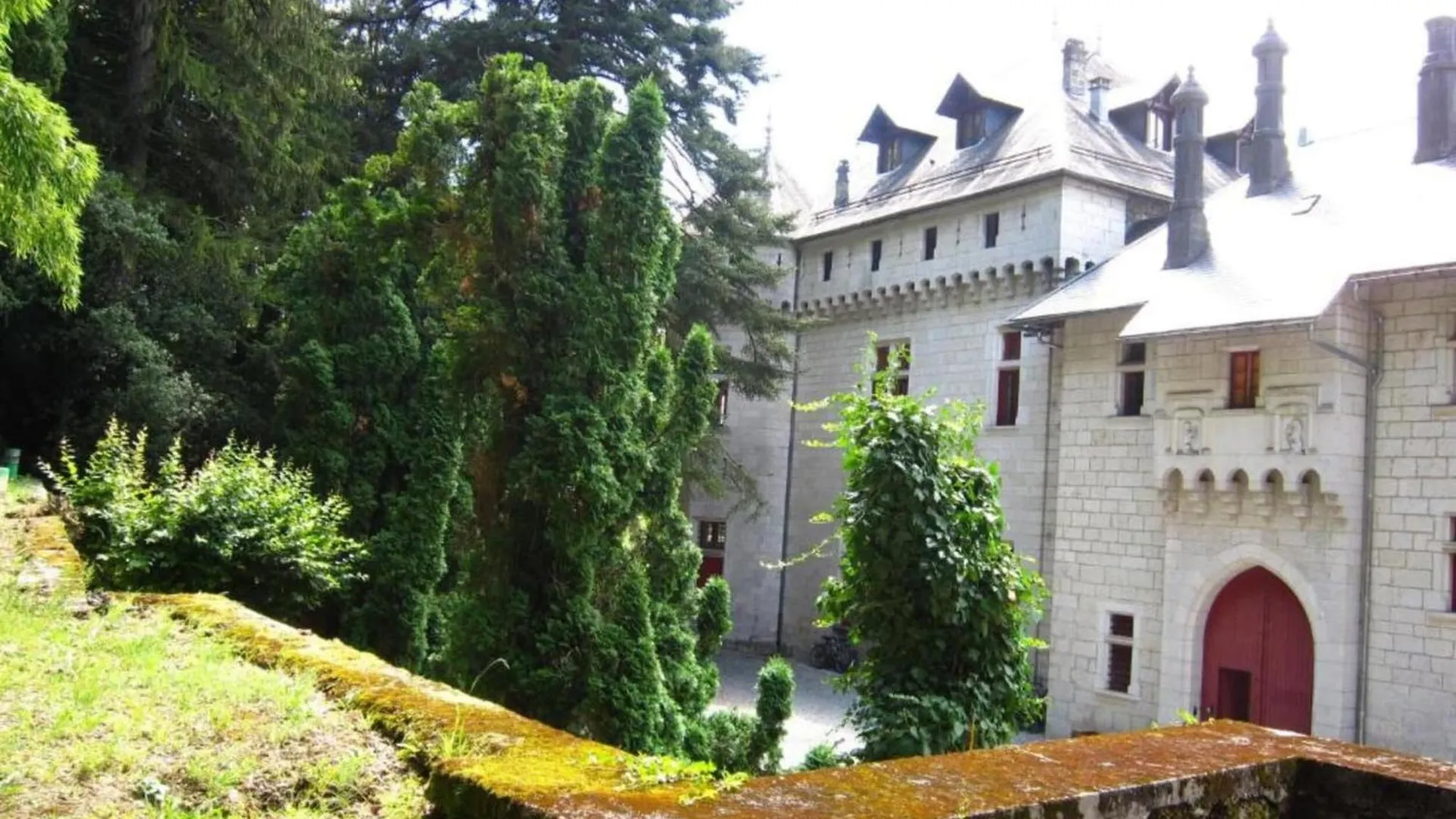 Holiday home Cosy Castle With Swimming Pool Villa Serrieres-en-Chautagne