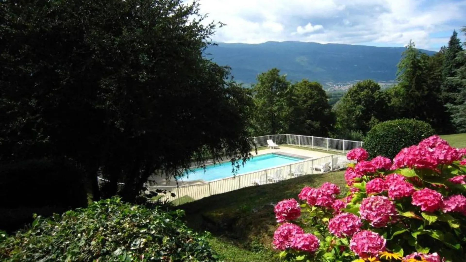 Cosy Castle With Swimming Pool Villa Serrieres-en-Chautagne
